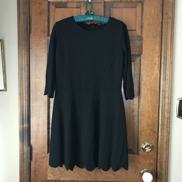 Lunnow Dresses & Skirts - Lunnow Black A-Line w/Scalloped Edges Dress